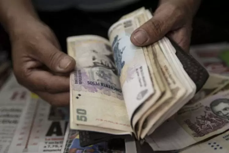 Peso argentino é a melhor entre 148 moedas frente ao dólar, segundo a Bloomberg (foto/Getty Images)