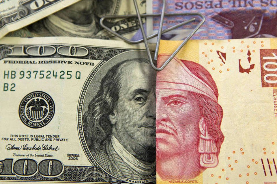 Peso mexicano segue frágil diante do dólar