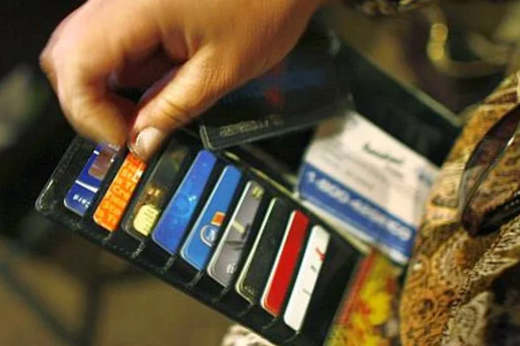 Cartões: condições monetárias globais mais flexíveis, com crescimento do crédito e do preço de ativos em algumas economias emergentes, podem levar a uma nova crise financeira, segundo o BIS
