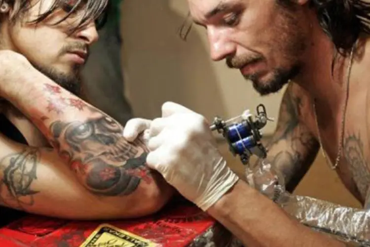 
	As tatuagens podem ser um risco para a hepatite C, a principal causa de c&acirc;ncer no f&iacute;gado
 (©AFP/Arquivo / Daniel Garcia/AFP)
