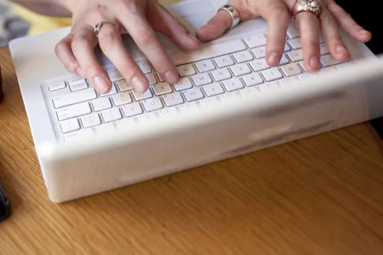 
	Mulher usando computador: a Receita publicou um passo a passo na internet com os procedimentos para a entrega da declara&ccedil;&atilde;o.
 (Getty Images)