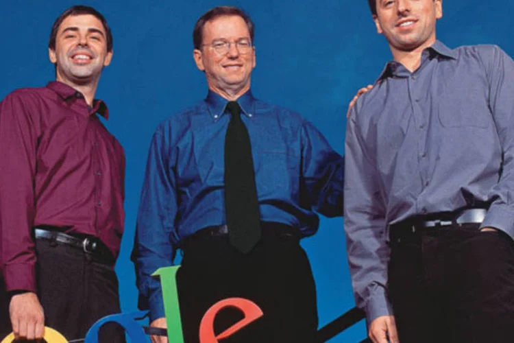 Larry Page, Eric Schmidt e Sergey Brin do Google: hora de comprar brigas (Markham Johnson)