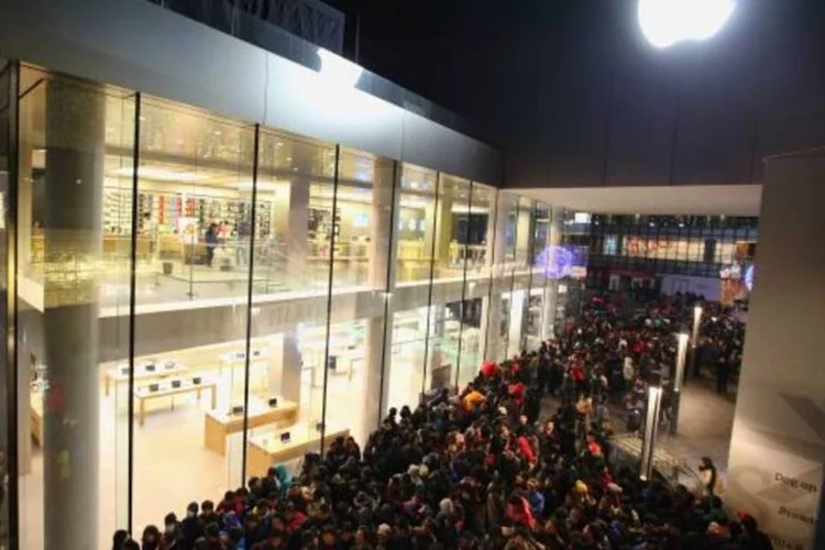 
	Apple Store em lan&ccedil;amento do iPhone 4S na China: empresa vence rival Samsung em batalha por patentes, algumas relacionadas ao iPhone
 (Feng Li/Getty Images)