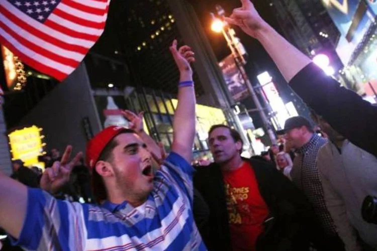 Pessoas comemoram morte de Osama em Nova York (Mario Tama/Getty Images)