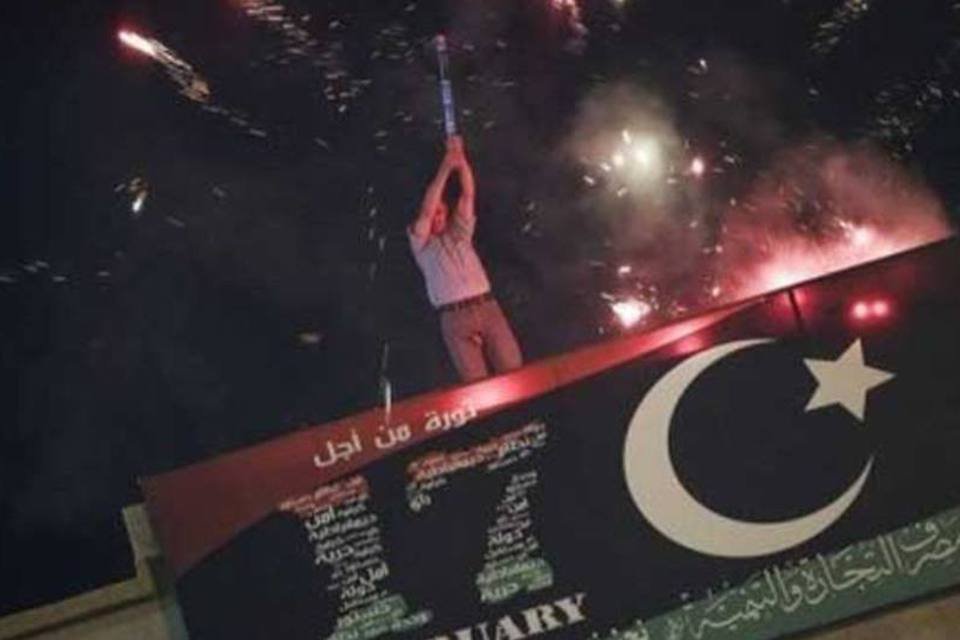Benghazi festeja fim iminente do regime do 'tirano' Kadafi