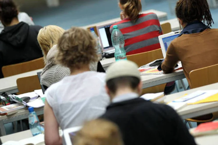 Pessoas estudando (Getty Images)