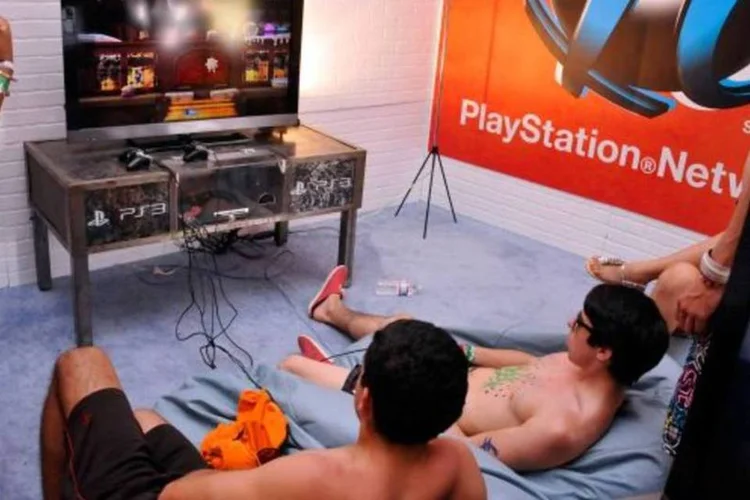 Milhares de comentários positivos foram registrados no blog do PlayStation e na página da empresa no Facebook (Michael Tullberg/Getty Images)