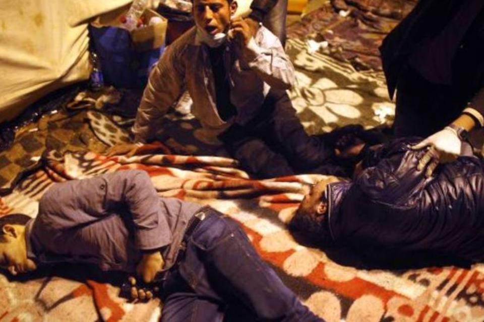 Tensão na praça Tahrir aumenta enquanto crise política egípcia se agrava