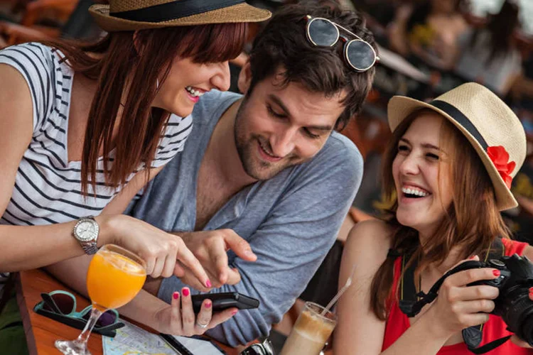 Turistas: 90% dos brasileiros disseram que usam o Facebook durante viagens (Thinkstock)