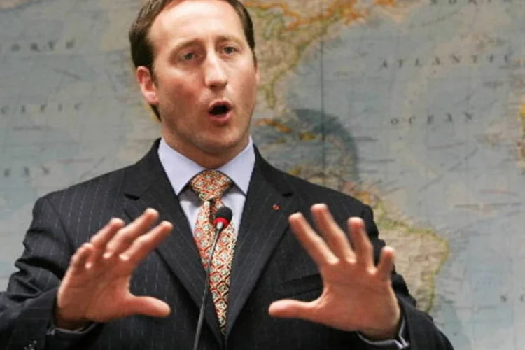 Ministro da Justiça do Canadá, Peter MacKay: ele defendeu o projeto de lei que criminaliza a contratação de serviços de prostituição (Bloomberg News)
