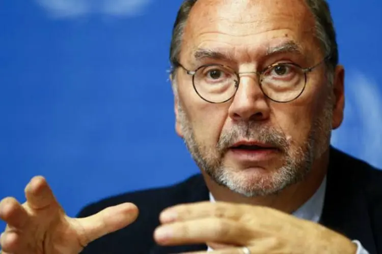 Peter Piot, que identificou o vírus do ebola, durante entrevista na sede da OMS (Denis Balibouse/Reuters)