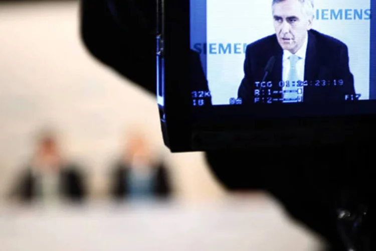 
	Peter Loescher, CEO da Siemens: &quot;n&atilde;o esperamos qualquer vento de cauda vindo da economia global que seja capaz de nos ajudar a cumprir nossas metas ambiciosas&quot;
 (Michael Dalder/Reuters)