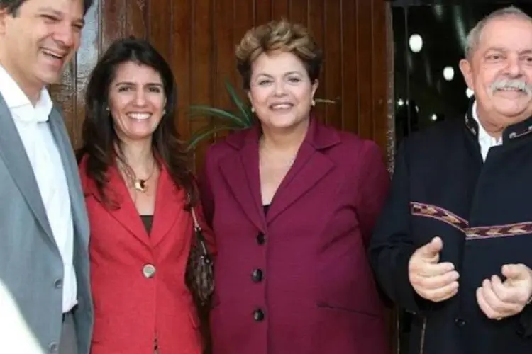 
	Fernando Haddad, Ana Estela Haddad, Dilma Rousseff e Lula: campanha pol&iacute;tica agora abre frente na TV
 (Ricardo Stuckert/Instituto Lula)