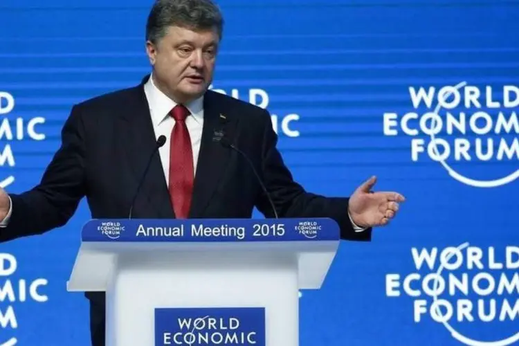 Petro Poroshenko: "nós temos o formato de Minsk e precisamos imediatamente apenas de um cessar-fogo e da retirada da artilharia pesada e armas e tanques da linha de frente" (Reuters)