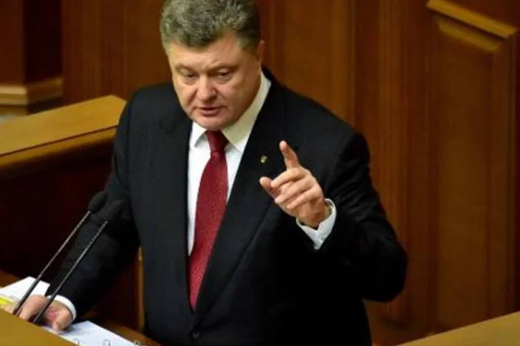 O presidente da Ucrânia, Petro Poroshenko: presidente disse nesta segunda-feira que os acordos pactados em setembro passado em Minsk são a "base de uma solução pacífica" do conflito (Sergei Supinsky/AFP)