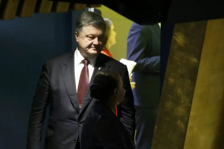
	Petro Poroshenko: &quot;A R&uacute;ssia continua enviando armas, muni&ccedil;&atilde;o e combatentes &agrave; Ucr&acirc;nia&quot;
 (Carlo Allegri / Reuters)