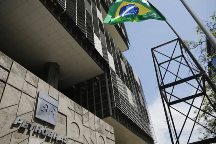 
	Sede da Petrobras no Rio: a empresa brasileira j&aacute; enfrenta 6 a&ccedil;&otilde;es individuais na Justi&ccedil;a americana e mais 1 a&ccedil;&atilde;o coletiva
 (REUTERS/Sergio Moraes)