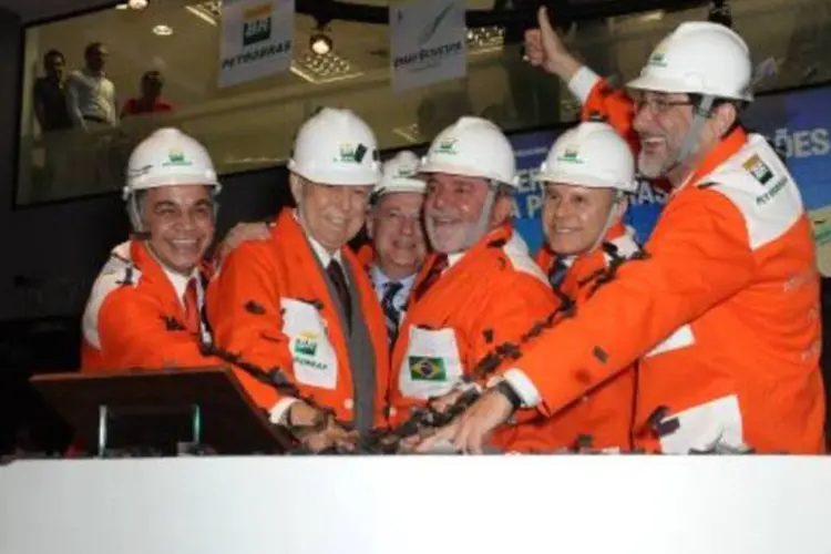 Cerimônia simbólica da emissão de ações da Petrobras na BM&FBovespa (Arquivo)