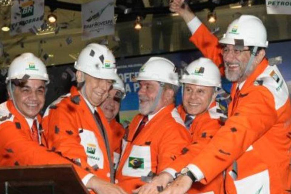 Cerimônia simbólica de lançamento das novas ações da Petrobras realizada hoje (.)