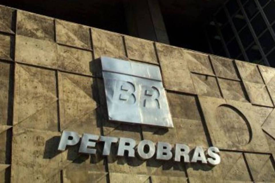 Ações da Petrobras têm forte queda com incertezas da capitalização