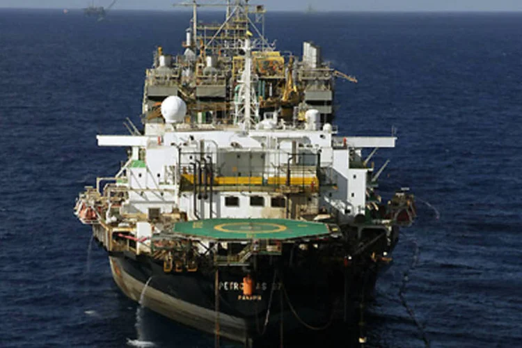 
	Navio da Petrobras: n&atilde;o houve derramamento de &oacute;leo
 (.)