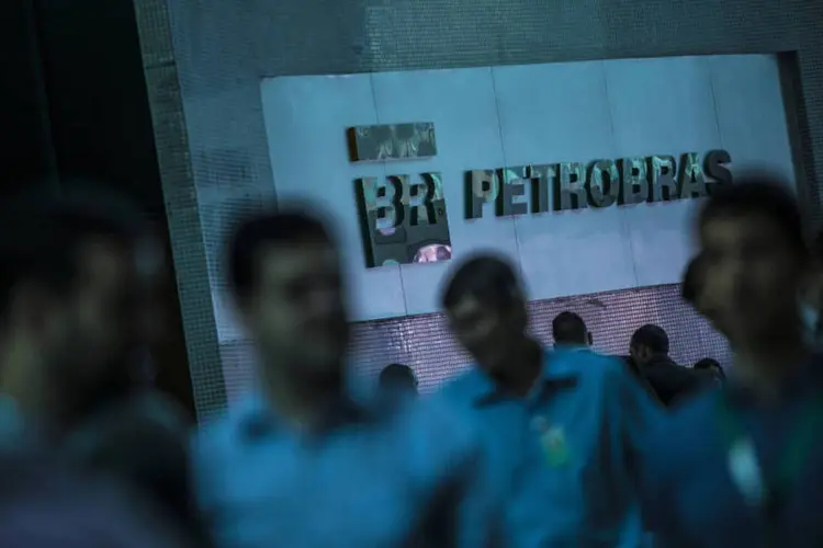 
	Petrobras: em um cen&aacute;rio em que todos os 12 mil empregados se inscrevessem, a empresa teria um custo de 4,4 bi de reais com demiss&otilde;es
 (Dado Galdieri/Bloomberg)
