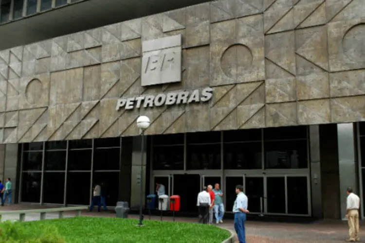 
	Petrobras: manifestantes faziam coro contra leil&otilde;es de petr&oacute;leo e g&aacute;s no pa&iacute;s e privatiza&ccedil;&atilde;o da estatal
 (Renzo Gostoli/Bloomberg)