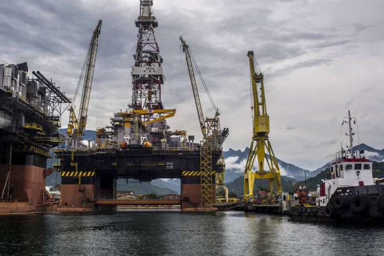 
	Petrobras: trabalhadores protestam contra a venda da subsidi&aacute;ria para uma empresa mexicana e pela manuten&ccedil;&atilde;o do emprego de 300 pessoas
 (Dado Galdieri/Bloomberg)