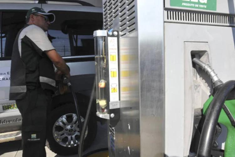 
	Governo deve aumentar pre&ccedil;os da gasolina e do diesel at&eacute; o final de janeiro
 (Marcello Casal Jr./ABr)