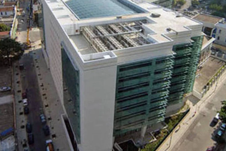 Prédio da Universidade Petrobras, no Rio, usa energia solar para aquecer a água (Divulgação)