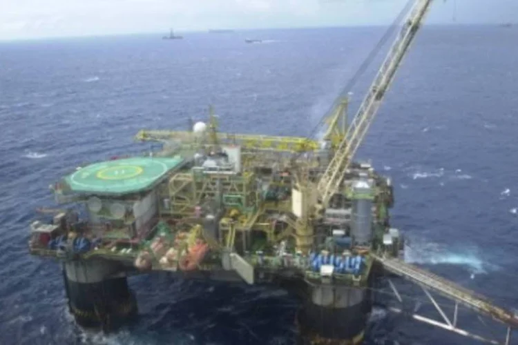 De 2002 a 2010, a Petrobras encomendou a construção de 15 plataformas de produção - apenas em sete delas o casco foi executado no Brasil (.)