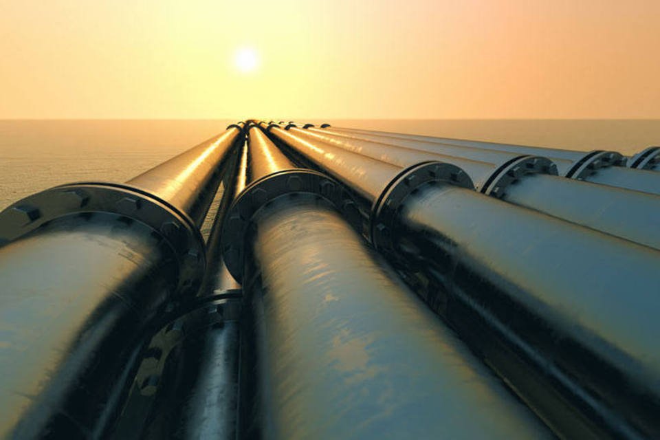 Brent sobe 2% após fortes perdas na sessão anterior