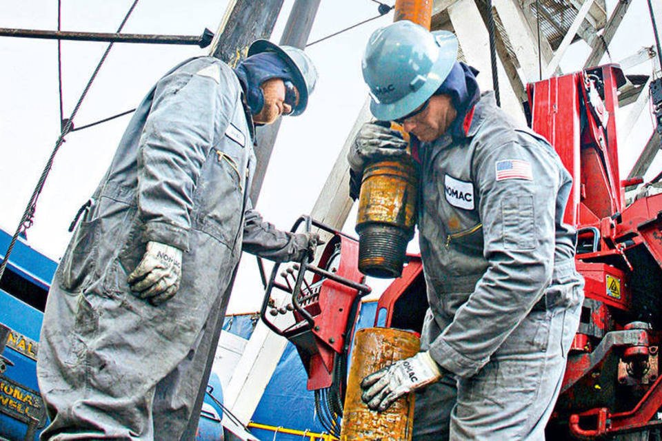Brent recua com desaceleração na China