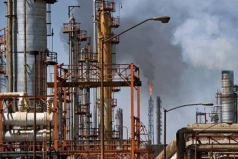 Petróleo nos EUA sobe mais de 2 dólares, cotado acima de U$88