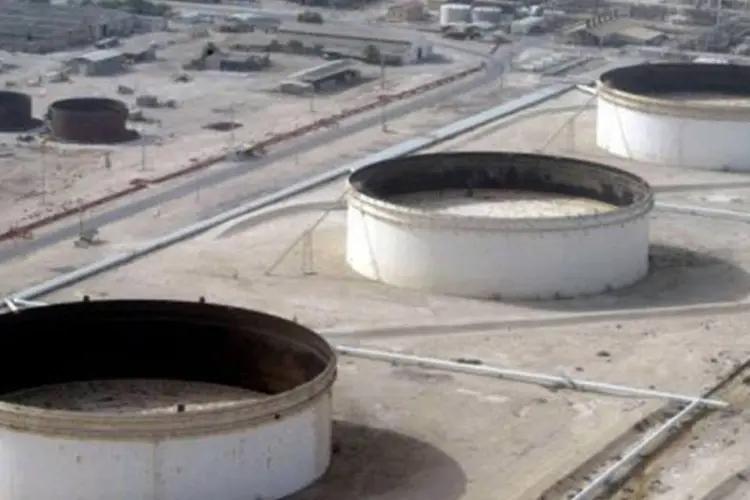 Refinaria de petróleo de Lavan, no Irã (Behrouz Mehri/AFP)