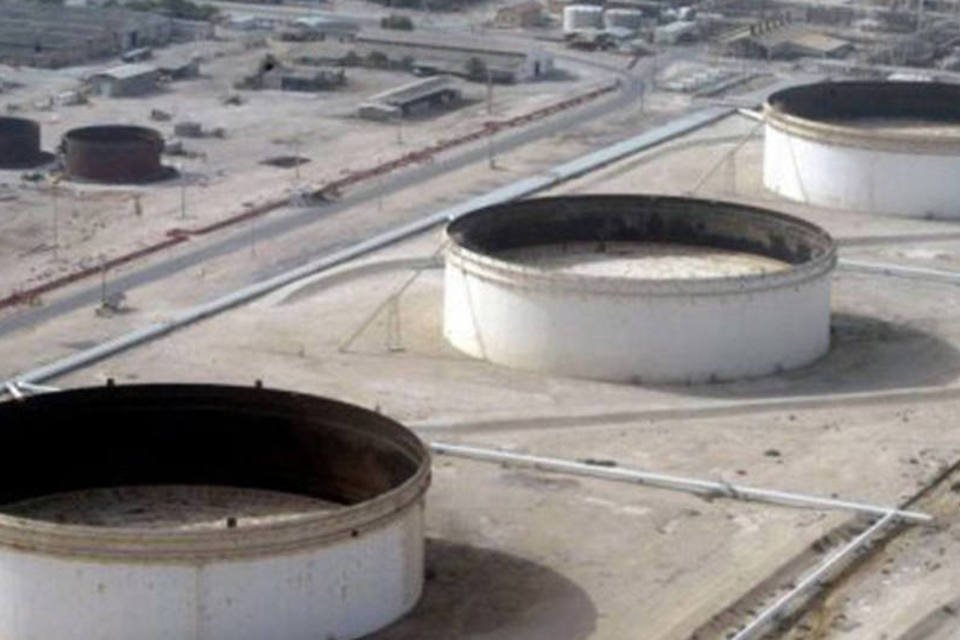 França minimiza efeito do embargo do petróleo do Irã