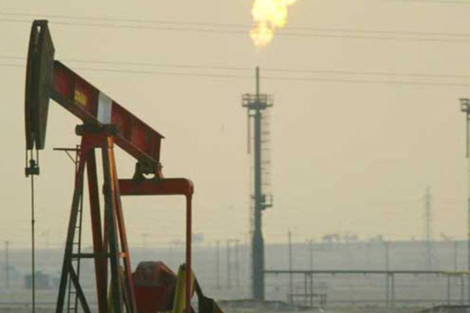 Duto de combustível na Arábia Saudita pega fogo