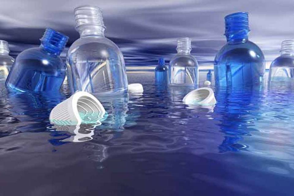 Cientistas descobrem como reciclar plástico em combustível
