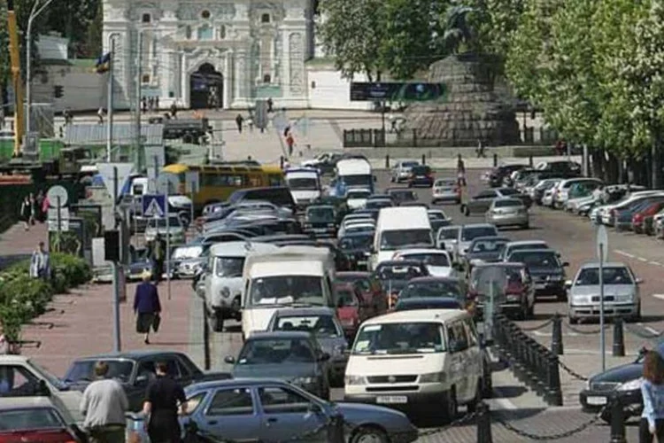
	Tr&aacute;fego de carros na R&uacute;ssia: pode se tratar de&nbsp;&quot;um atentado terrorista&quot;, disse um porta-voz policial&nbsp;
 (Getty Images)