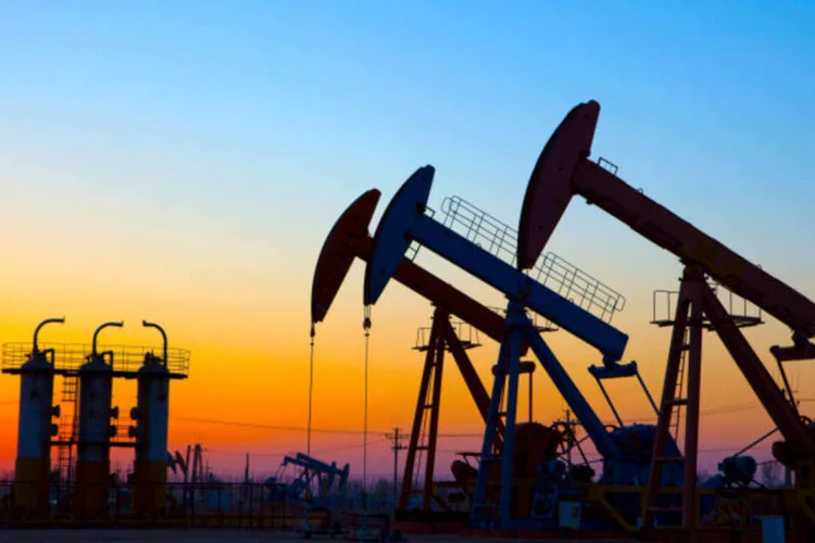 
	Petr&oacute;leo: &agrave;s 7h46 (hor&aacute;rio de Bras&iacute;lia), o &iacute;ndice MSCI que re&uacute;ne a&ccedil;&otilde;es da regi&atilde;o &Aacute;sia-Pac&iacute;fico com exce&ccedil;&atilde;o do Jap&atilde;o avan&ccedil;ava 0,5 por cento
 (ThinkStock)
