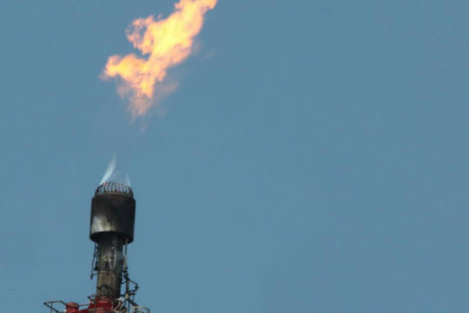 Estoques de petróleo nos EUA caem pela 1ª vez em 11 semanas