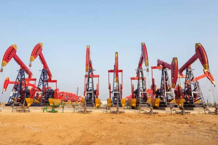 
	Petr&oacute;leo: o texto prop&otilde;e que a estatal possa escolher abrir m&atilde;o dos 30% de participa&ccedil;&atilde;o nos cons&oacute;rcios de explora&ccedil;&atilde;o do pr&eacute;-sal que est&aacute; obrigada a assumir
 (Thinckstock)