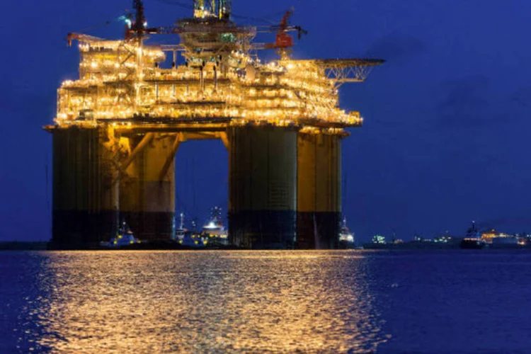 
	Plataforma de petr&oacute;leo da Shell: companhia e a estatal PPSA j&aacute; iniciaram conversas para um eventual acordo de unitiza&ccedil;&atilde;o da &aacute;rea de Gato do Mato
 (Eddie Seal/Bloomberg)
