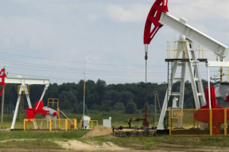 
	Percentual m&iacute;nimo do excedente em &oacute;leo da Uni&atilde;o, na m&eacute;dia do per&iacute;odo de vig&ecirc;ncia do contrato de partilha de produ&ccedil;&atilde;o, ser&aacute; de 40%, considerando o pre&ccedil;o do barril de petr&oacute;leo em US$105
 (REUTERS/Vasily Fedosenko)