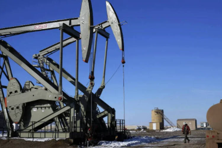 
	Campo de explora&ccedil;&atilde;o de petr&oacute;leo: entre os outros pa&iacute;ses latino-americanos, Col&ocirc;mbia &eacute; a que mais aumentar&aacute; sua produ&ccedil;&atilde;o ao alcan&ccedil;ar os 1,03 mbd, 70 mil bd a mais que o ano passado.
 (REUTERS/Shannon Stapleton)