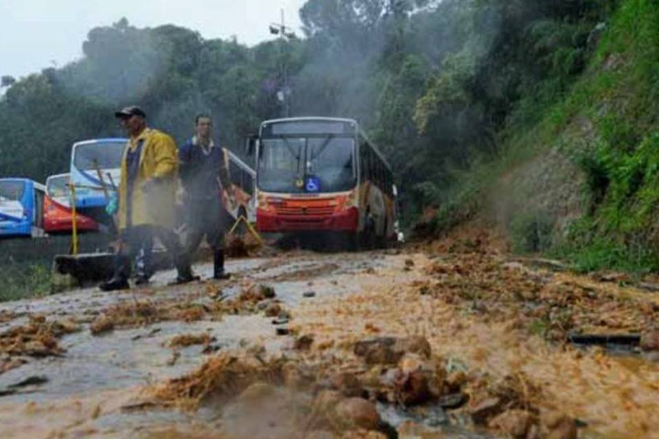 Chuva forte deixa três mortos e dois feridos no Rio