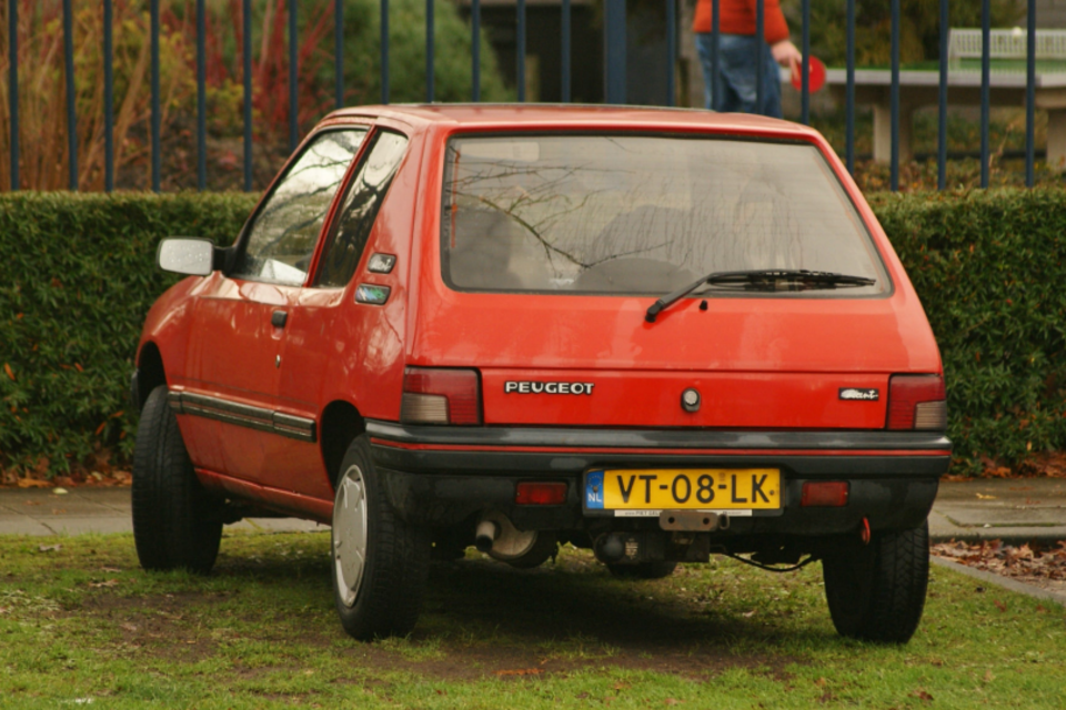 Peugeot 205 GTI é eleito o melhor hot hatch da história