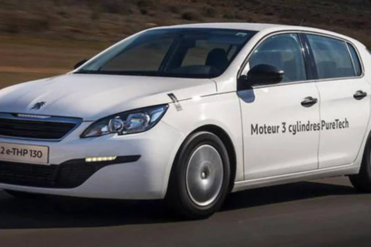 Peugeot 308 PureTech e-THP: carro foi considerado "uma referência para a indústria como veículo mais econômico movido a gasolina" (Divulgação/Peugeot)