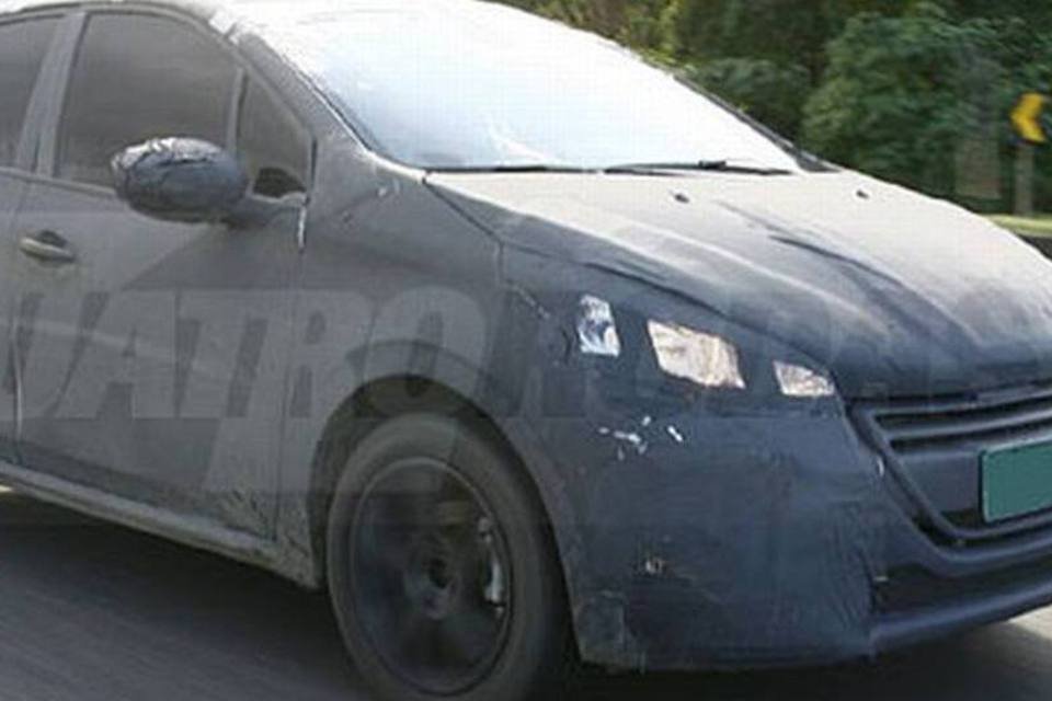 Peugeot 208 é flagrado em testes