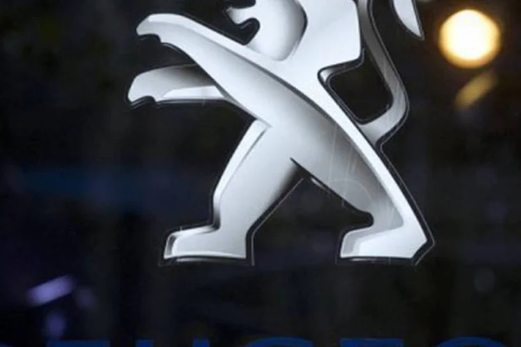 Montadora: trabalhadores da unidade, que monta as vans comerciais Peugeot Expert, Citroën Jumpy e Fiat Scudo, foram instados em maio a aceitarem congelamento de salários (Lionel Bonaventure/AFP)